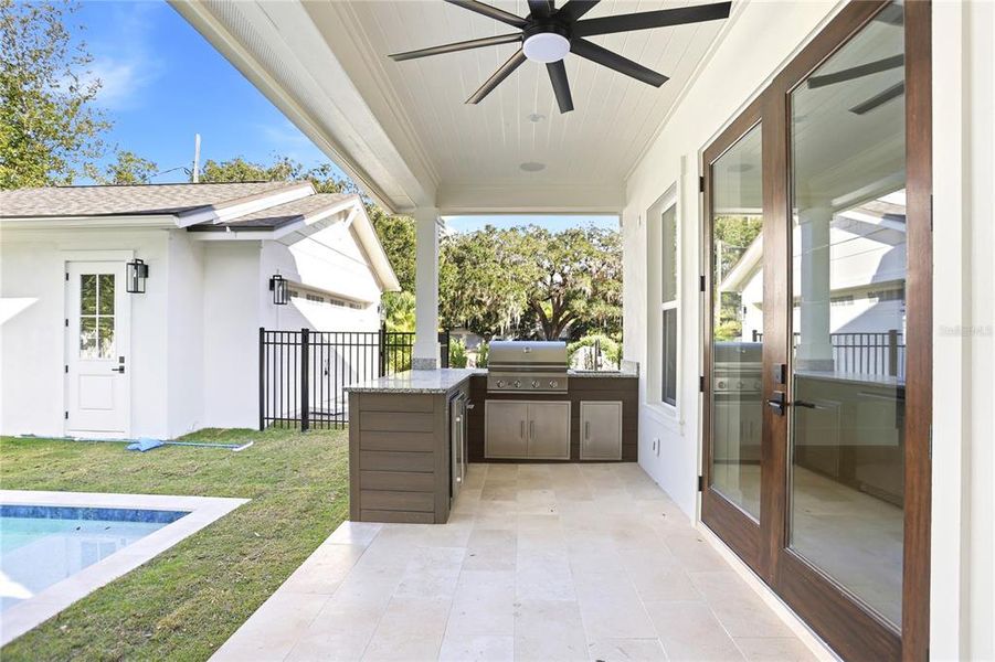 Exterior details and patio area of a home in , Winter Garden (Image 28).
