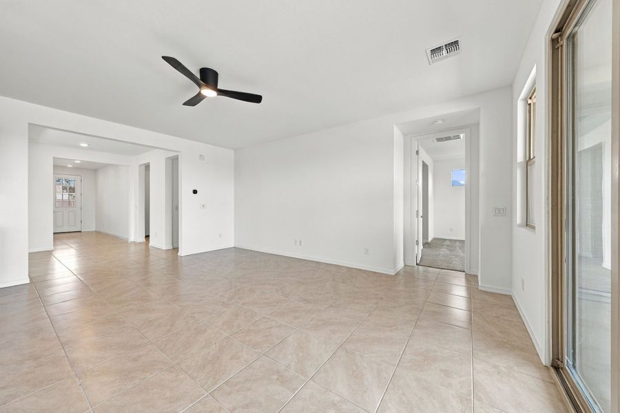 Spacious, unfurnished interior of a new home in Bella Vista Farms, San Tan Valley (Image 9). Spacious, unfurnished interior of a new home in Bella Vista Farms, San Tan Valley (Image 9).