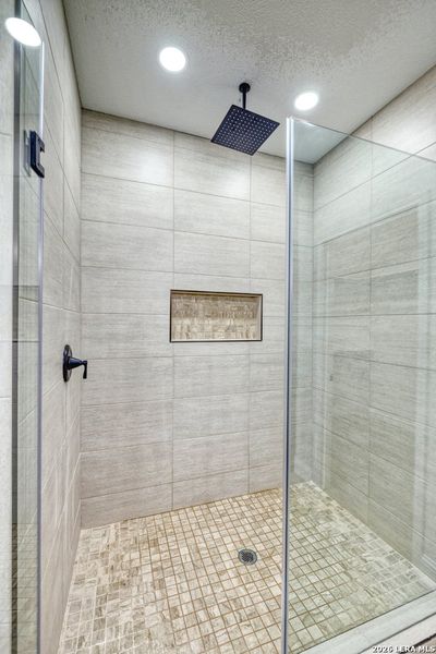 Close-up of interior finishes inside a home in , Uvalde (Image 12).