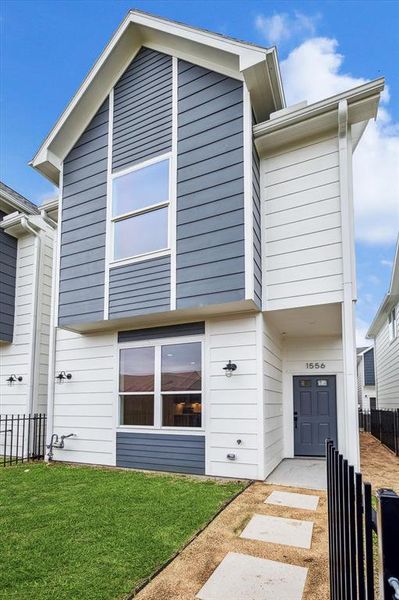 Welcome Home! Front entrance with yard!