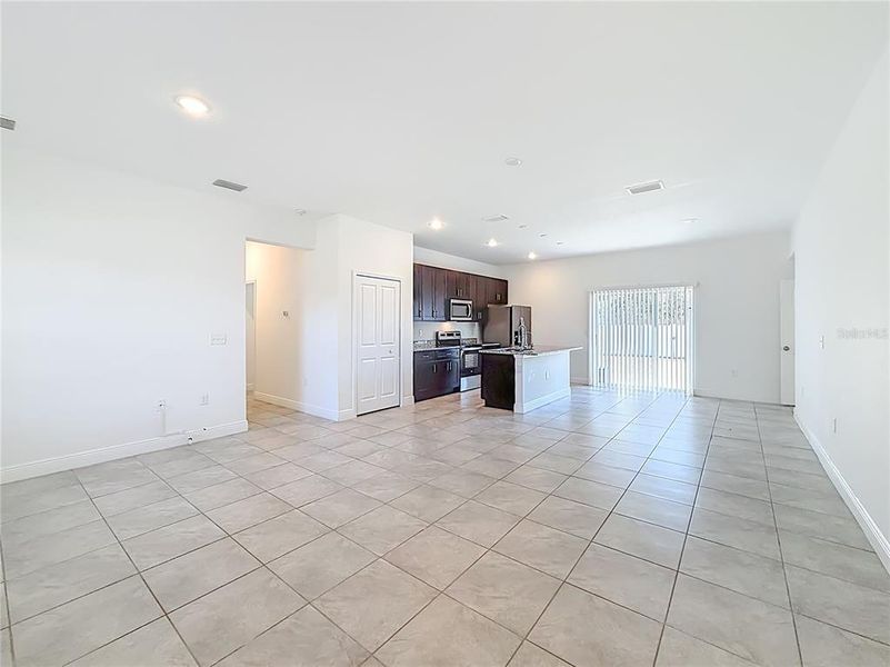 Spacious, unfurnished interior of a new home in , Ocala (Image 16).