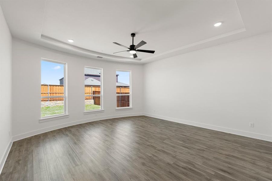 Spacious, unfurnished interior of a new home in Las Lomas, Forney (Image 21). Spacious, unfurnished interior of a new home in Las Lomas, Forney (Image 21).