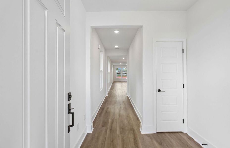 Spacious, unfurnished interior of a new home in Del Webb Barton Village, Lebanon (Image 40).