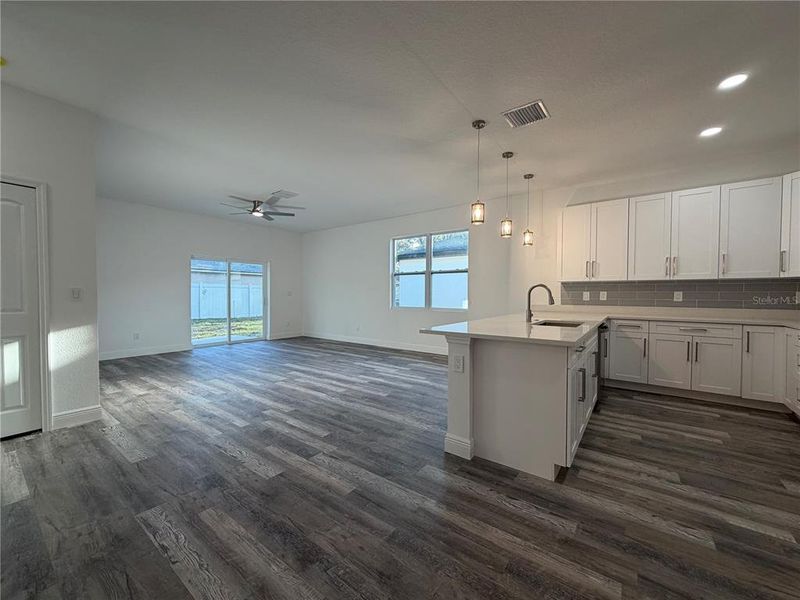 Spacious, unfurnished interior of a new home in , Daytona Beach (Image 11).