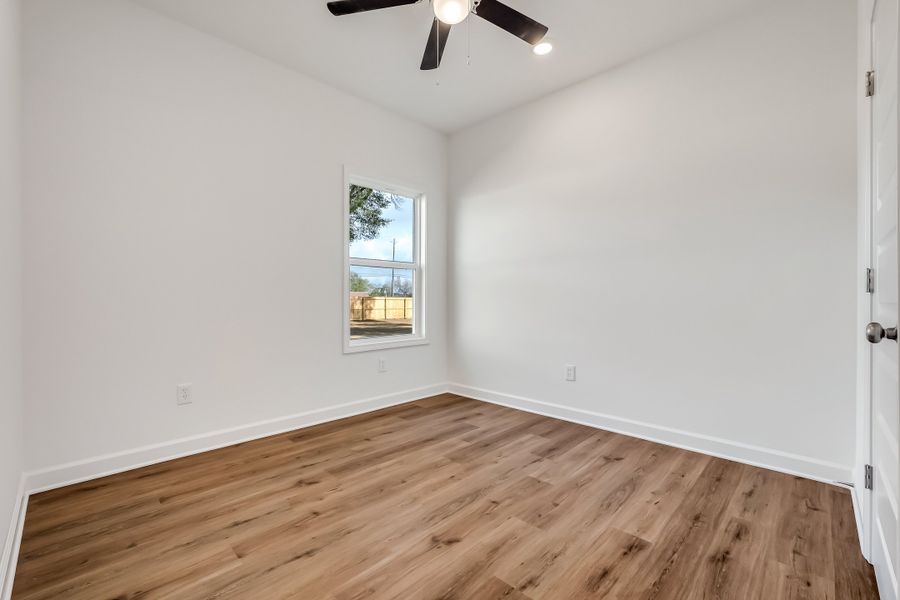 Spacious, unfurnished interior of a new home in Barton's Bend, Crestview (Image 21).