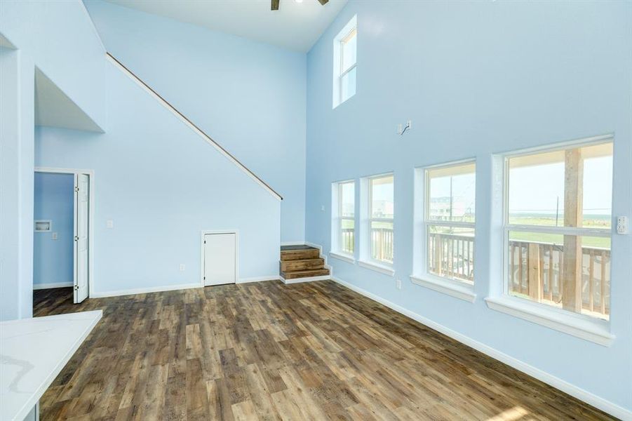 Spacious, unfurnished interior of a new home in , Freeport (Image 19).