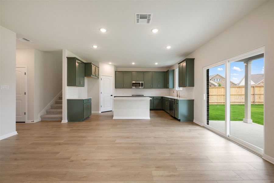 Spacious, unfurnished interior of a new home in Berry Creek Highlands, Georgetown (Image 29).