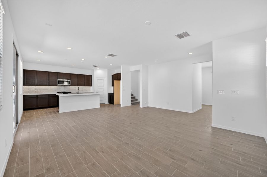 Spacious, unfurnished interior of a new home in Artisan at Asante, Surprise (Image 18).