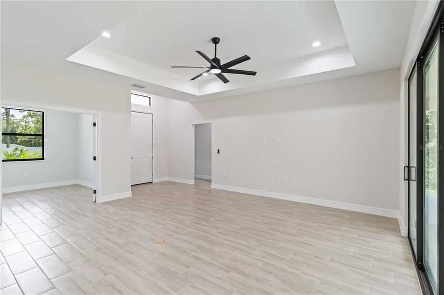 Spacious, unfurnished interior of a new home in , Port Charlotte (Image 14).