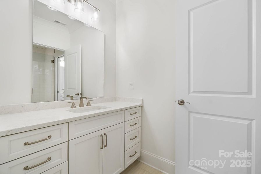 Vanity area for 2nd bedroom Vanity area for 2nd bedroom