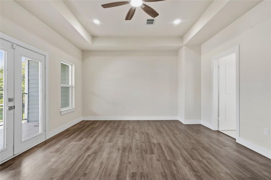 Spacious, unfurnished interior of a new home in , Houston (Image 41).