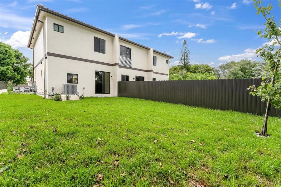 Exterior details and patio area of a home in , Miami (Image 40).