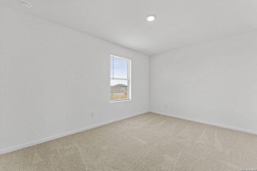 Spacious, unfurnished interior of a new home in Spring Grove, St. Hedwig (Image 23).