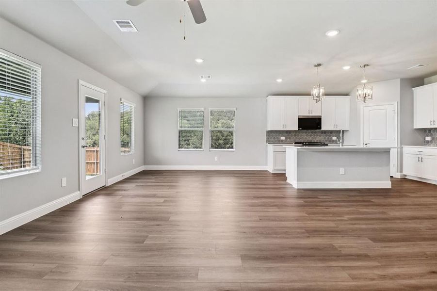 Photo is not of the actual home, but is an inspirational photo of builder’s model home and may depict options, furnishings, and/or decorator features that are not included. Photo is not of the actual home, but is an inspirational photo of builder’s model home and may depict options, furnishings, and/or decorator features that are not included.