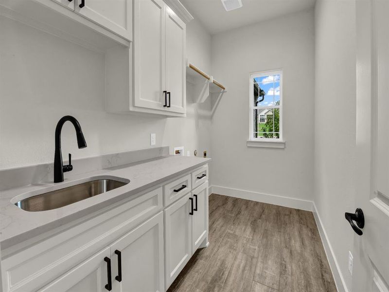 Furnished interior view inside a new home in , Weatherford (Image 10).