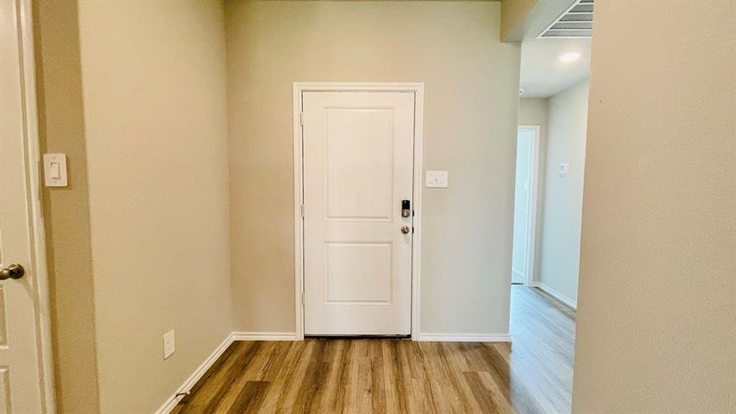 Spacious, unfurnished interior of a new home in Sunnycreek, Fort Worth (Image 20).