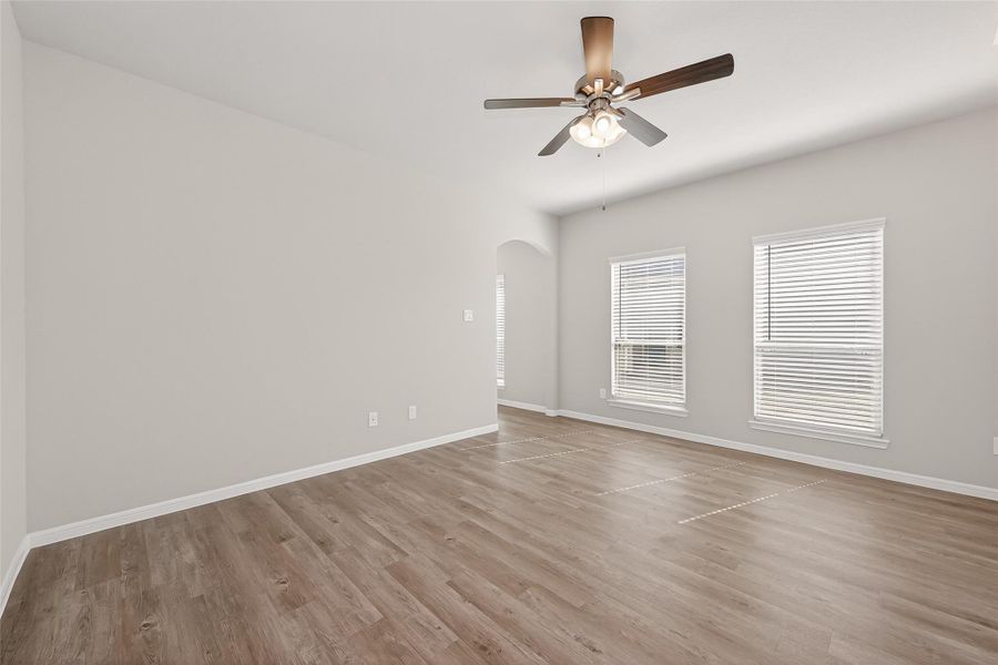Spacious, unfurnished interior of a new home in Woodland Lakes, Huffman (Image 16).