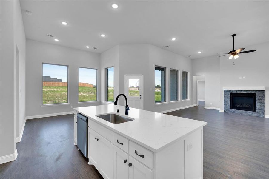 Furnished interior view inside a new home in , Waxahachie (Image 10).