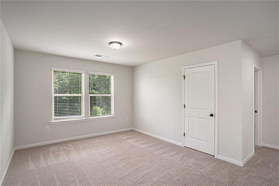 Spacious, unfurnished interior of a new home in , Hampton (Image 29).