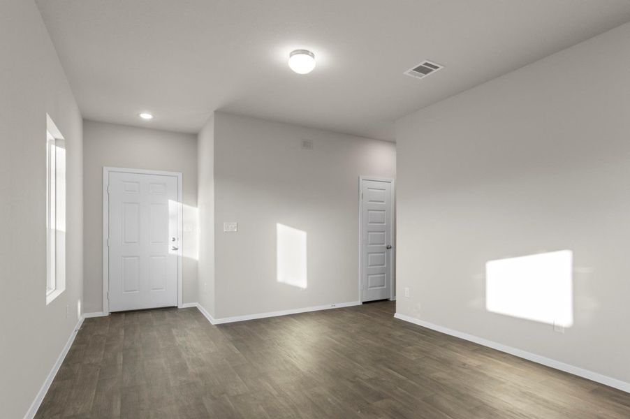 Spacious, unfurnished interior of a new home in Harvest Ridge, Elgin (Image 20).
