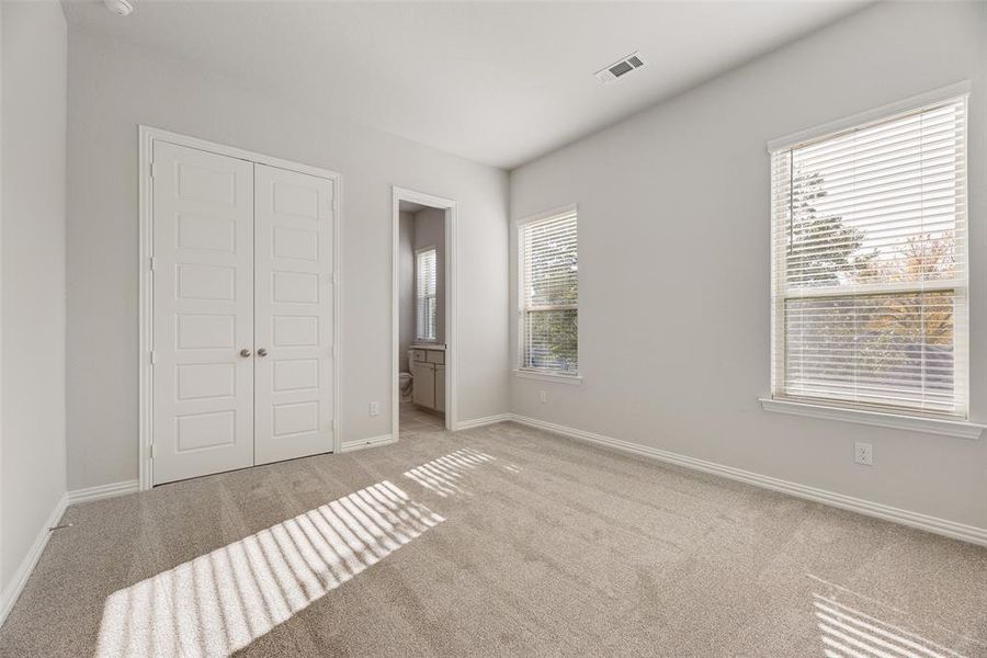 Spacious, unfurnished interior of a new home in , Frisco (Image 27).