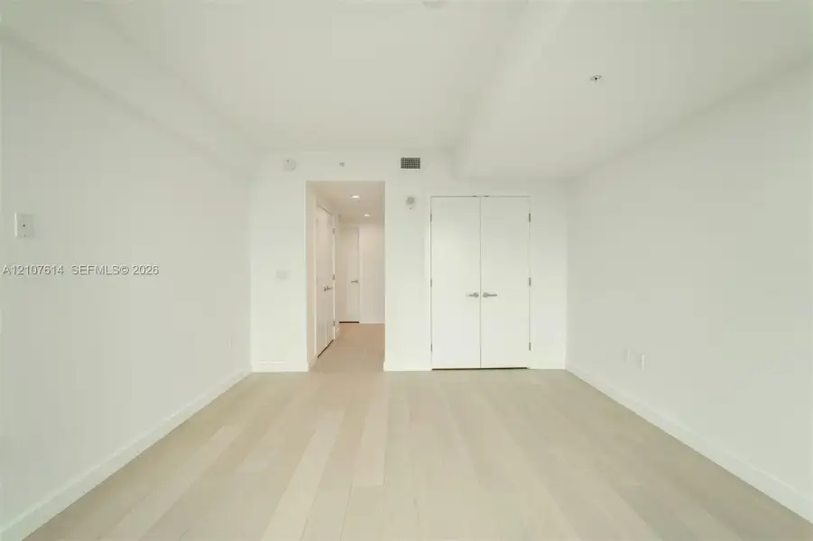 Spacious, unfurnished interior of a new home in , Bay Harbor Islands (Image 22).