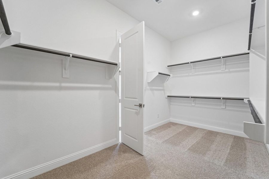 Spacious, unfurnished interior of a new home in Del Bello Lakes 60', Manvel (Image 33).