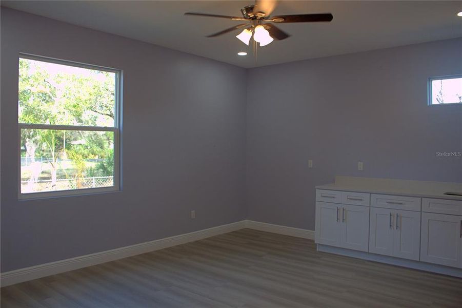 Spacious, unfurnished interior of a new home in , Tampa (Image 16).