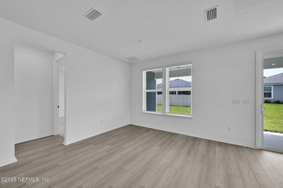 Spacious, unfurnished interior of a new home in Hyland Trail, Green Cove Springs (Image 22).