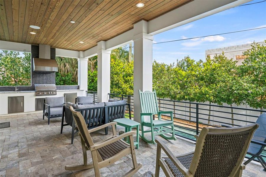 Exterior details and patio area of a home in , Tampa (Image 4).