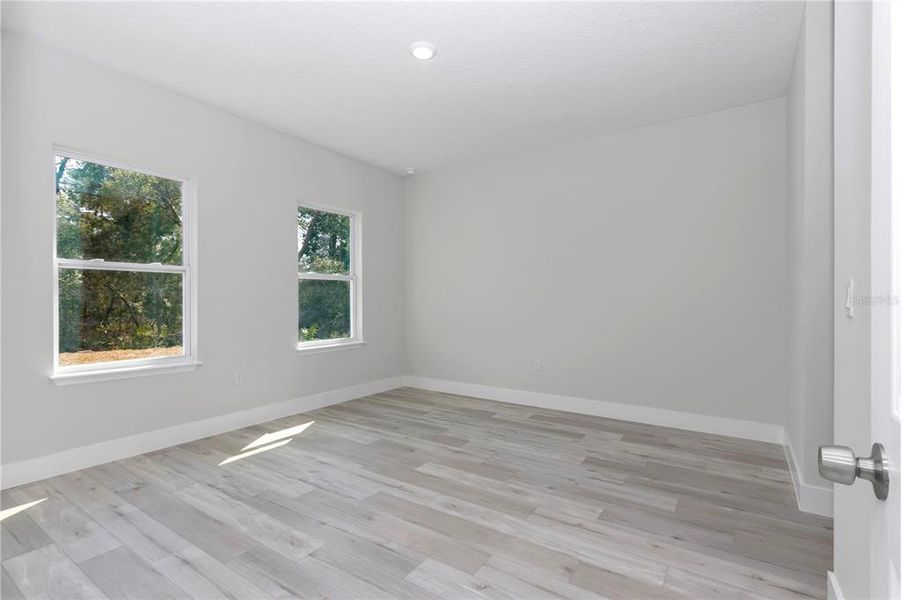 Spacious, unfurnished interior of a new home in , Ocala (Image 40).