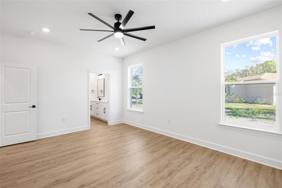 Spacious, unfurnished interior of a new home in , Spring Hill (Image 31).