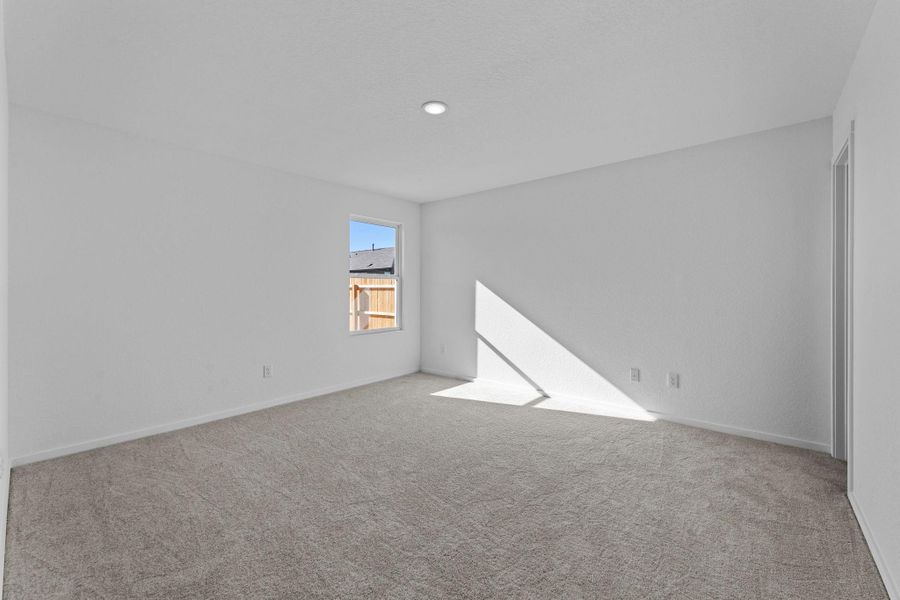 Spacious, unfurnished interior of a new home in Friendship Oaks, Fredericksburg (Image 17).