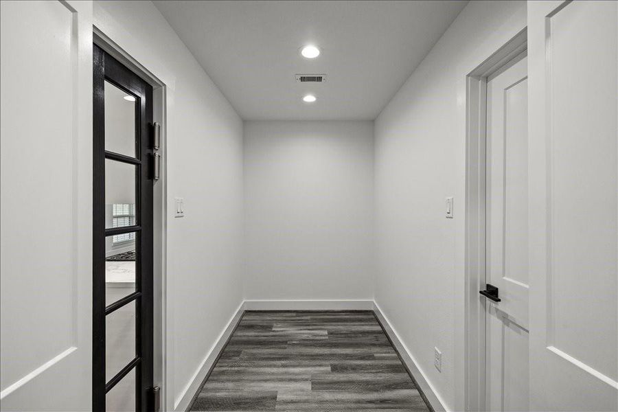 Spacious, unfurnished interior of a new home in , Santa Fe (Image 33). Spacious, unfurnished interior of a new home in , Santa Fe (Image 33).