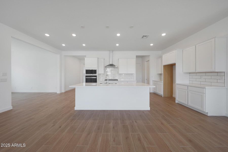 PHX_Landmarke_Lot1203_Crimson_294_Kitche