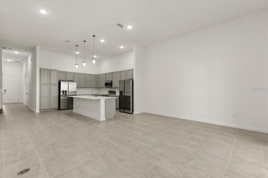 Spacious, unfurnished interior of a new home in , Orlando (Image 32).