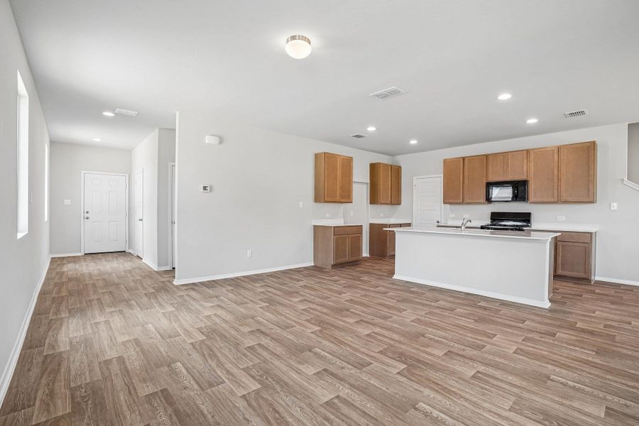 Spacious, unfurnished interior of a new home in Hunters Ranch, San Antonio (Image 13). Spacious, unfurnished interior of a new home in Hunters Ranch, San Antonio (Image 13).