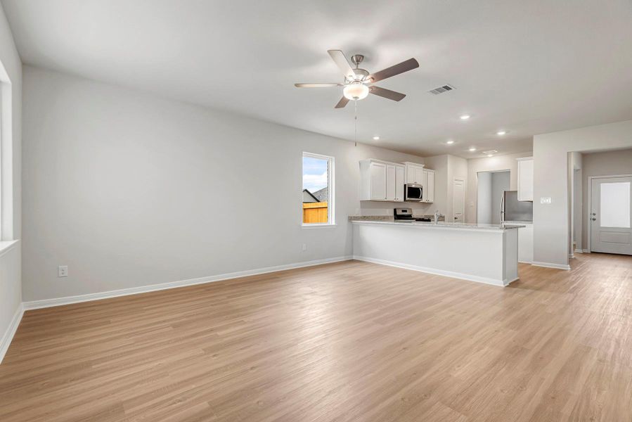 Spacious, unfurnished interior of a new home in Freeman Ranch, Katy (Image 10).