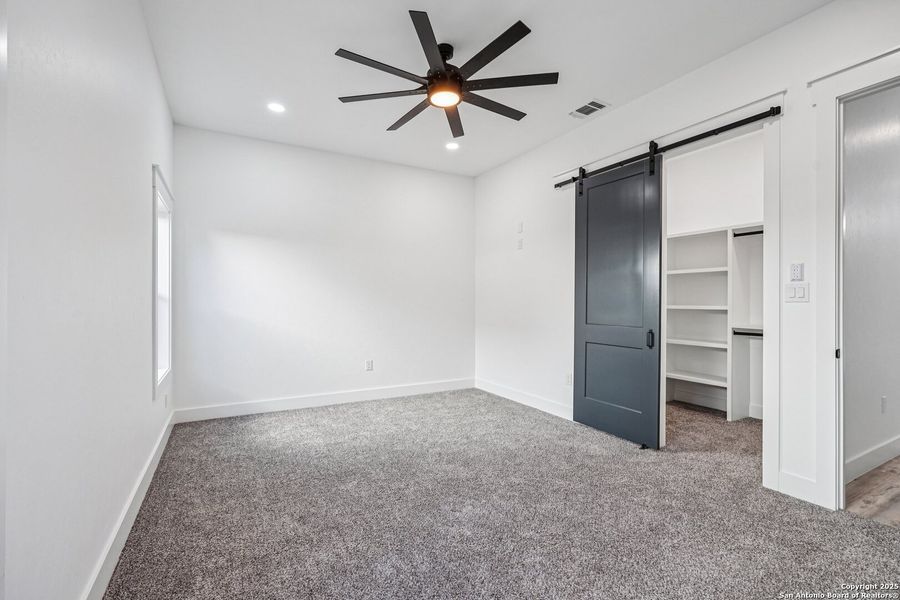 Spacious, unfurnished interior of a new home in , Kerrville (Image 21).