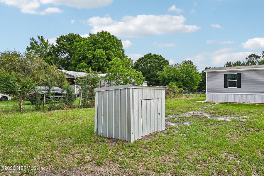 Exterior details and patio area of a home in , Starke (Image 17).