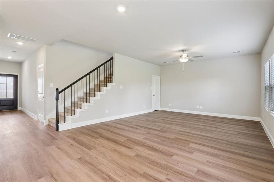 Spacious, unfurnished interior of a new home in Westmoor, Sherman (Image 28).