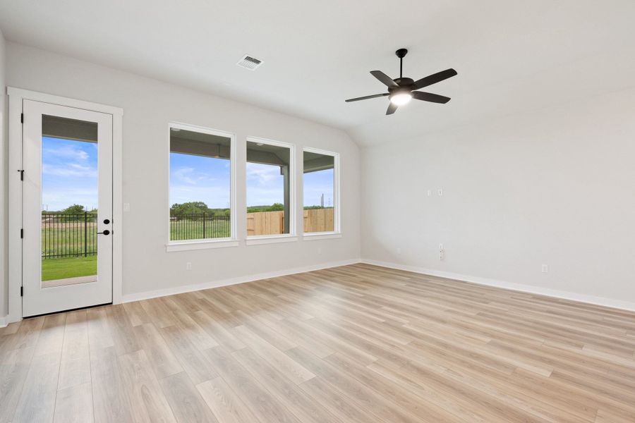 Spacious, unfurnished interior of a new home in Lagos Reserve, Manor (Image 32).