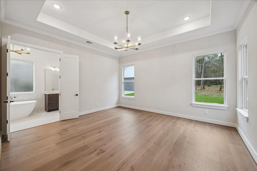 Spacious, unfurnished interior of a new home in , Huntsville (Image 27).