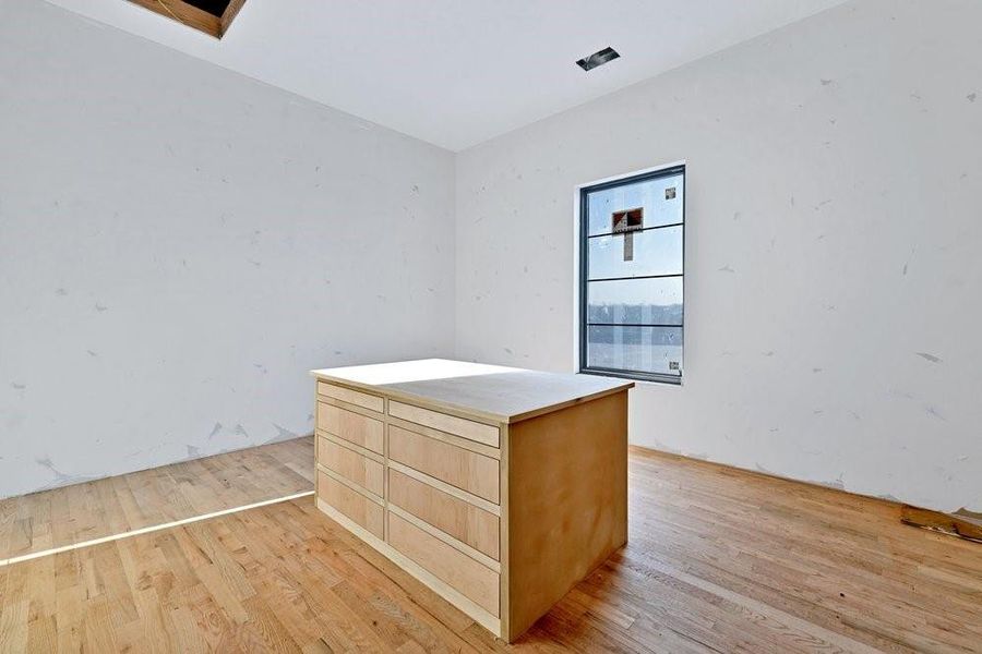 Spacious, unfurnished interior of a new home in , Krum (Image 5).