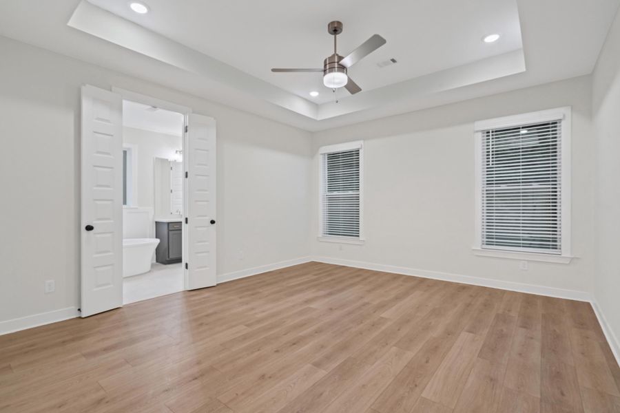 Spacious, unfurnished interior of a new home in Walker Farms, Bartlett (Image 18).