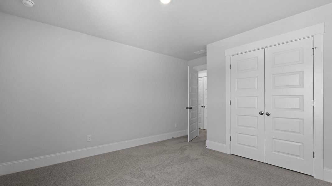 Spacious, unfurnished interior of a new home in Sheep Island, Summerville (Image 27).