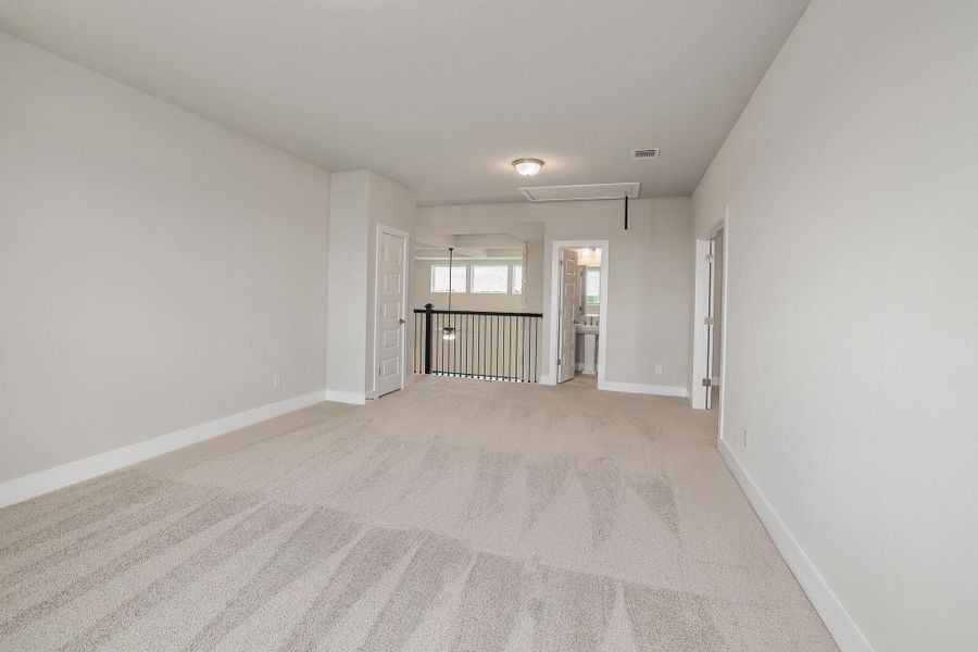 Spacious, unfurnished interior of a new home in Santa Rita Ranch, Liberty Hill (Image 18).