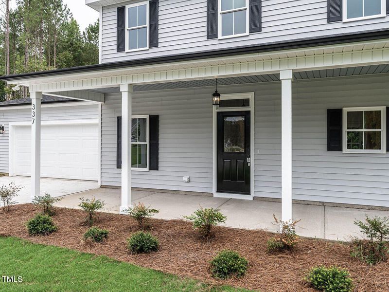 003-1280x960-front-porch