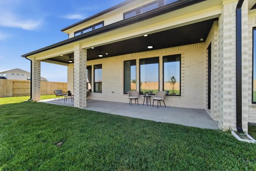 Representative exterior details of a home built from the Laguna III by CastleRock Communities in Lakesong, Grand Prairie (Image 28).