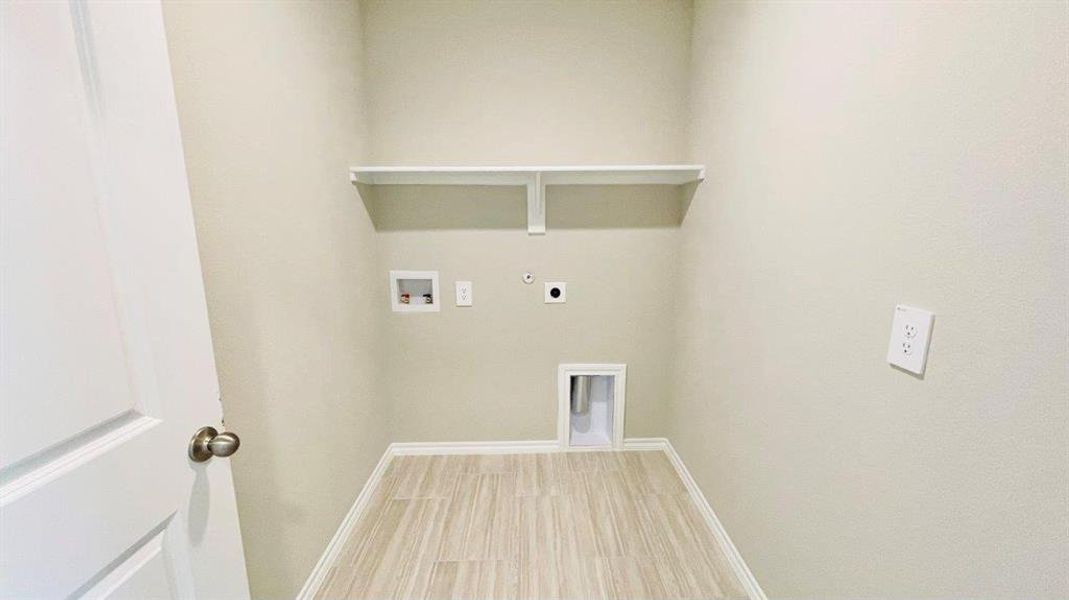 Spacious, unfurnished interior of a new home in Sunnycreek, Fort Worth (Image 8). Spacious, unfurnished interior of a new home in Sunnycreek, Fort Worth (Image 8).